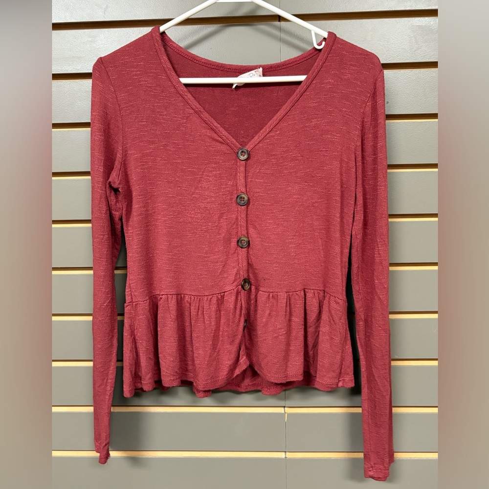Women's V-Neck Button-Up Peplum Top - Rust, size M